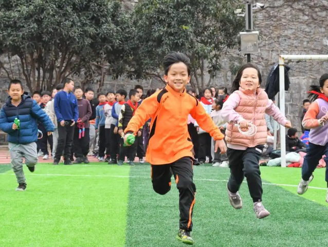 学生体育活动不打扣头即打造专职教师专